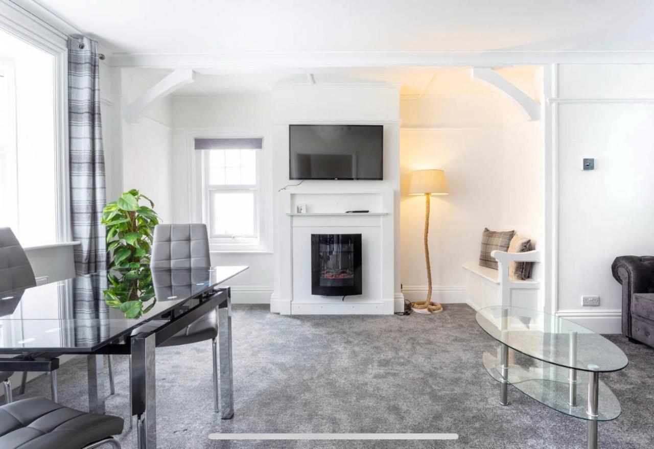 Ammonite Luxury Beachfront Apartment Lyme Regis Exterior foto